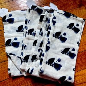 Anthropologie art of 4 linen floral navy white table napkins NWT